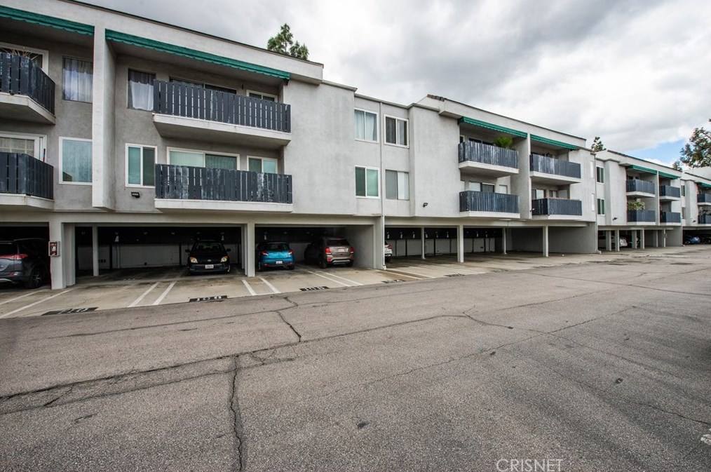 18645 Hatteras St, Los Angeles CA  91356-1803 exterior