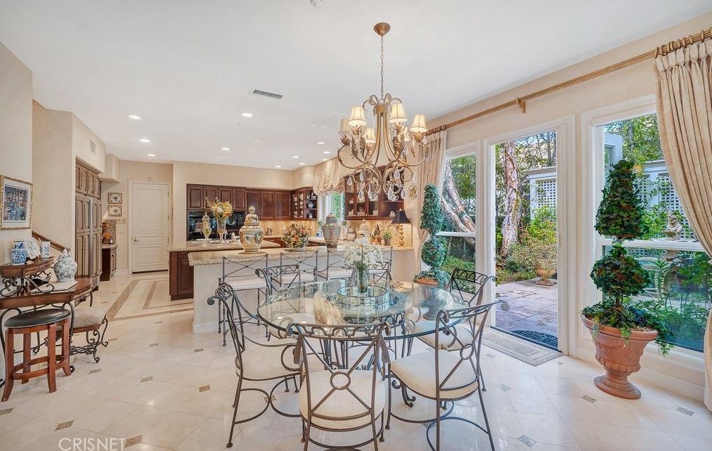 3719 Winford Dr, Los Angeles CA  91356-5810 exterior
