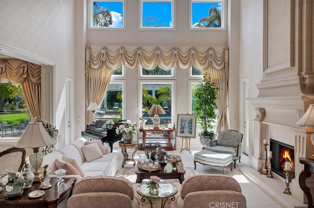 3719 Winford Dr, Los Angeles CA  91356-5810 exterior