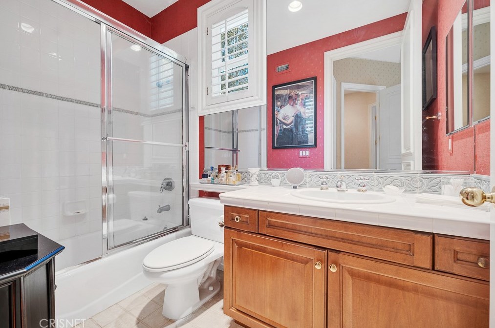 3719 Winford Dr, Los Angeles CA  91356-5810 exterior