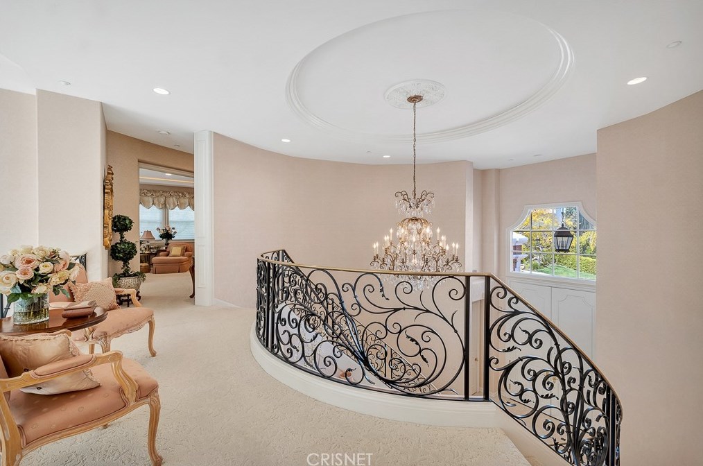3719 Winford Dr, Los Angeles CA  91356-5810 exterior