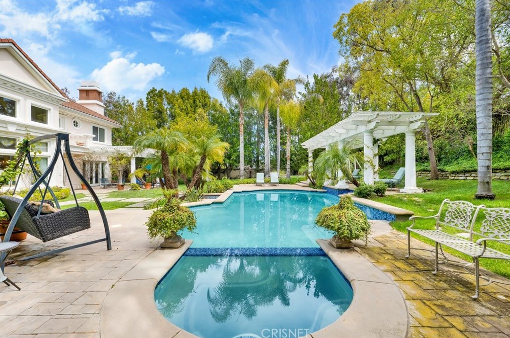 3719 Winford Dr, Los Angeles CA  91356-5810 exterior