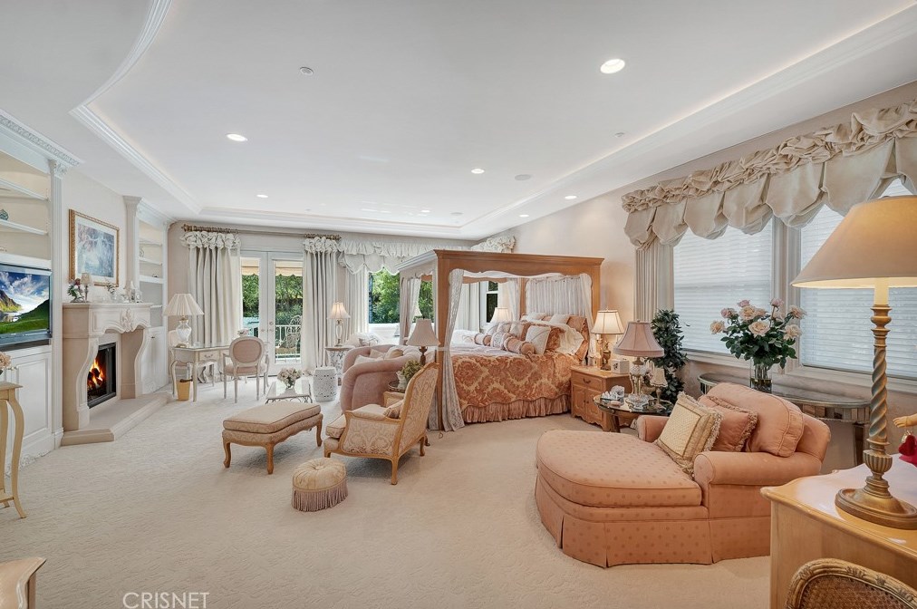 3719 Winford Dr, Los Angeles CA  91356-5810 exterior