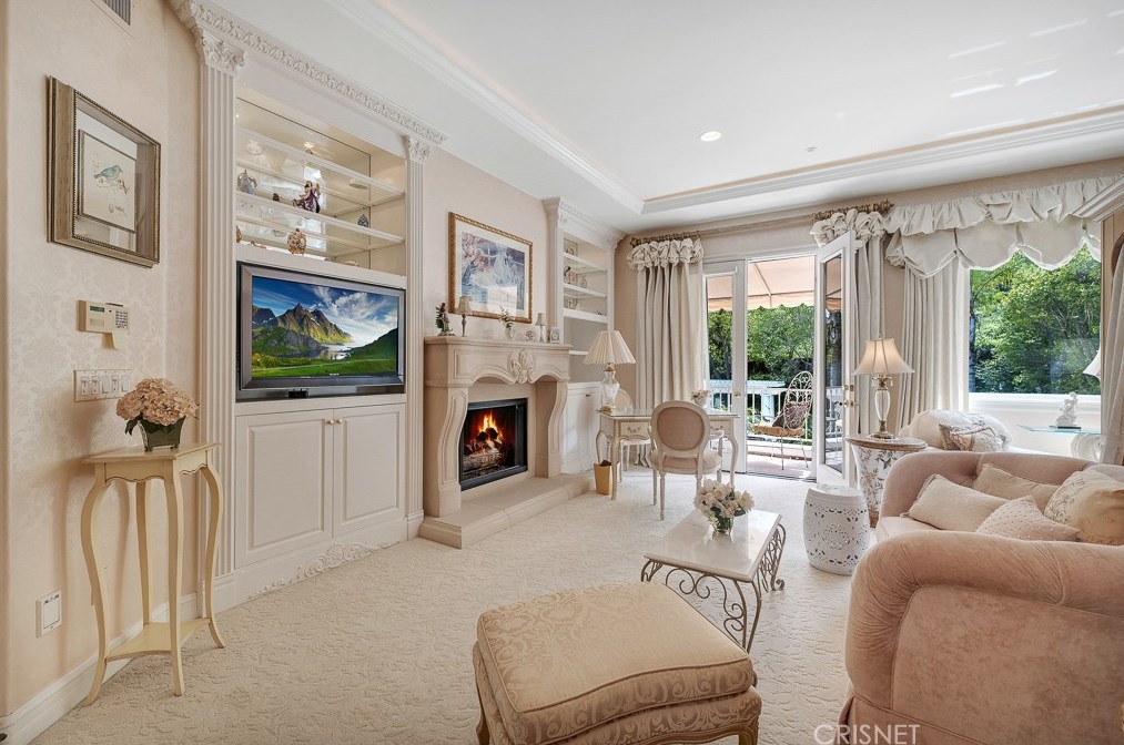 3719 Winford Dr, Los Angeles CA  91356-5810 exterior