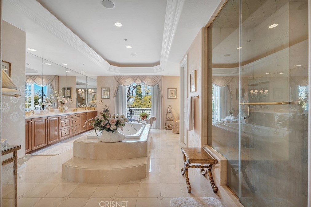 3719 Winford Dr, Los Angeles CA  91356-5810 exterior
