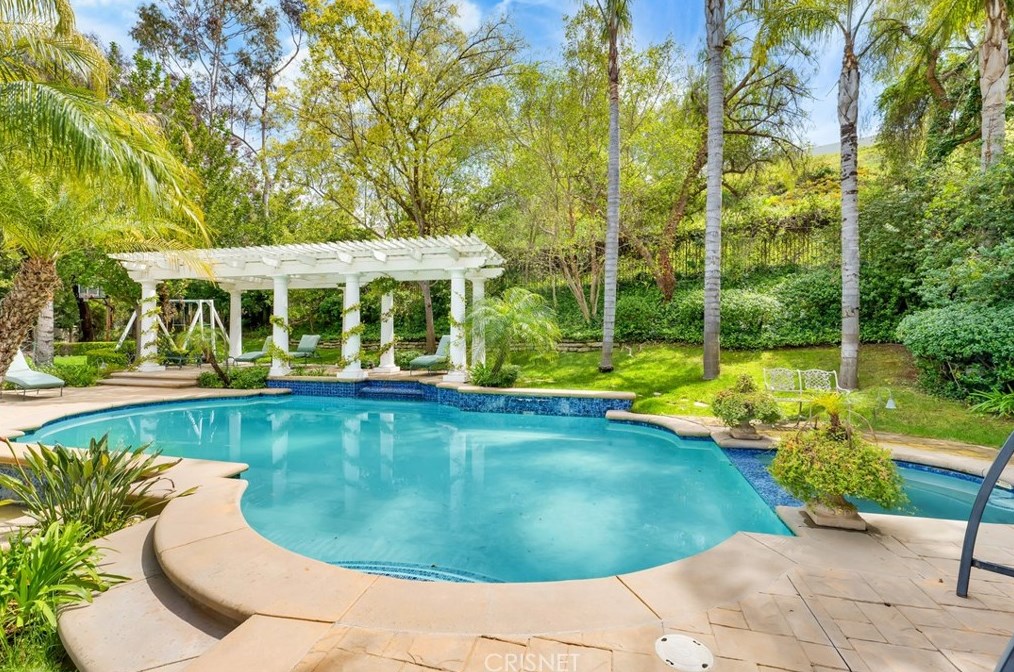 3719 Winford Dr, Los Angeles CA  91356-5810 exterior