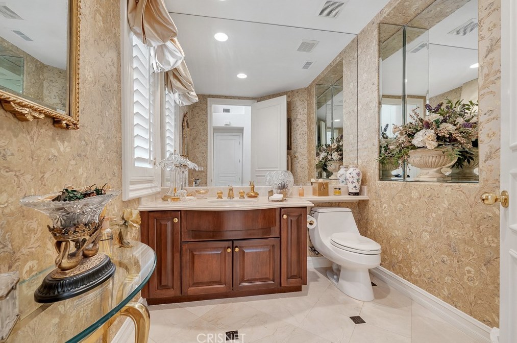 3719 Winford Dr, Los Angeles CA  91356-5810 exterior