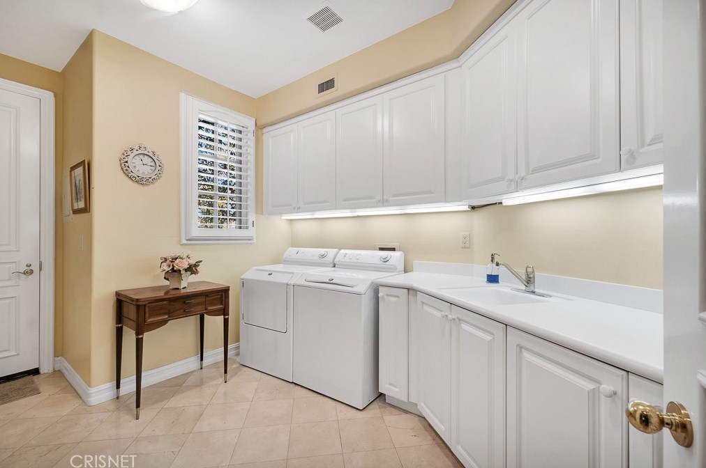 3719 Winford Dr, Los Angeles CA  91356-5810 exterior