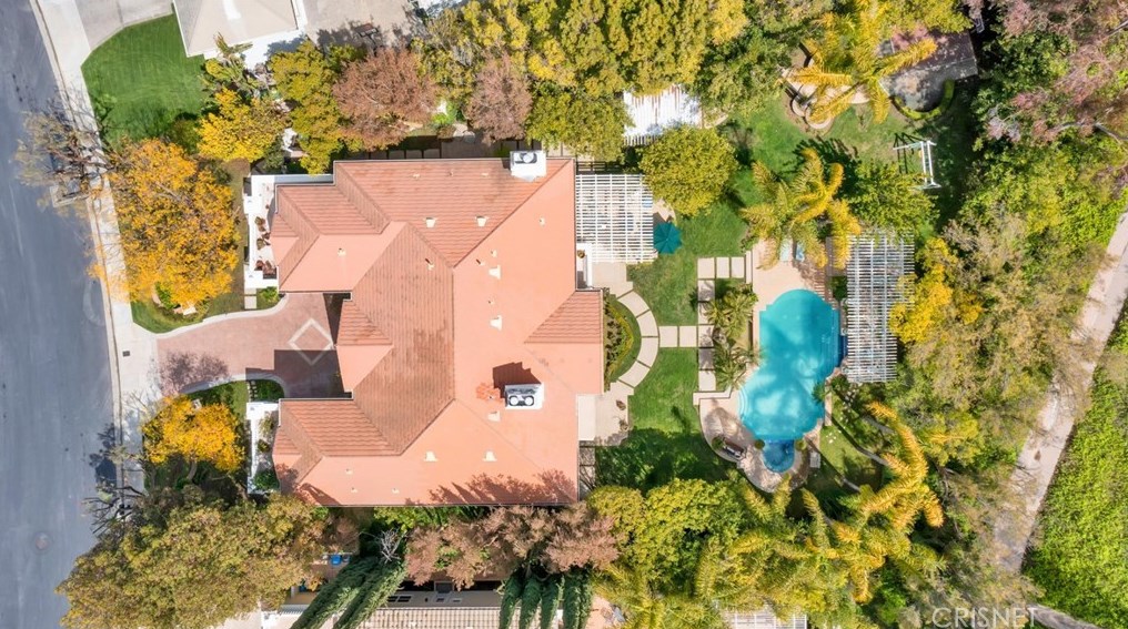 3719 Winford Dr, Los Angeles CA  91356-5810 exterior