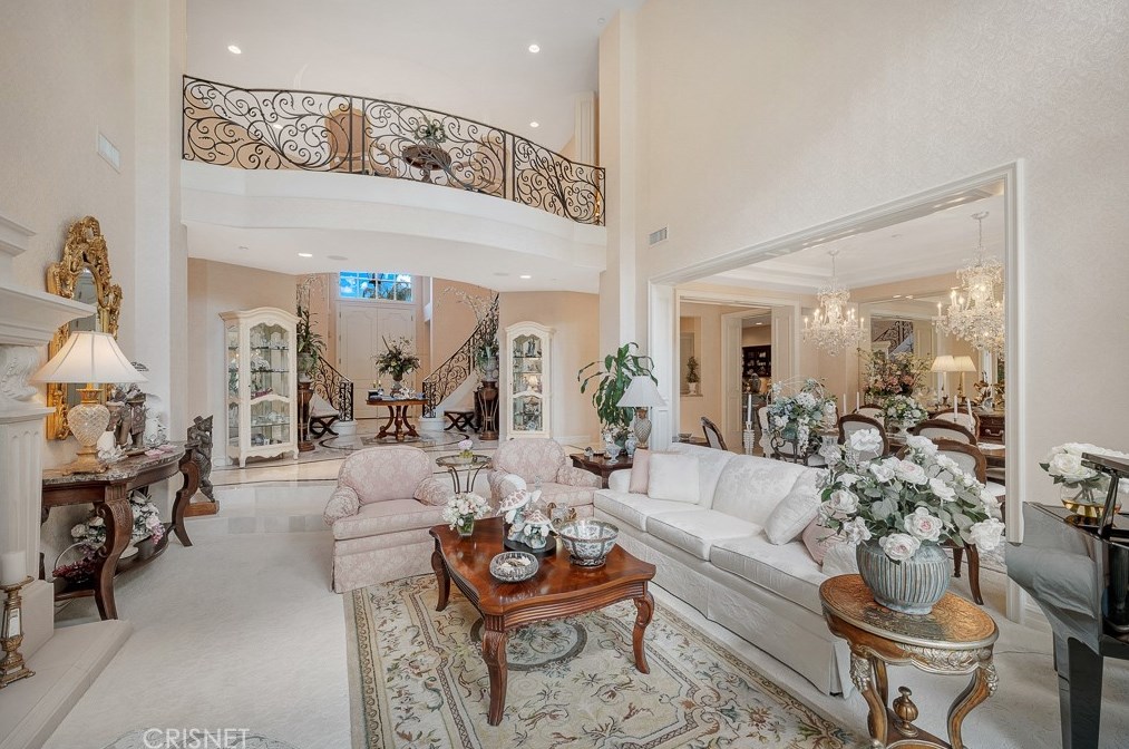 3719 Winford Dr, Los Angeles CA  91356-5810 exterior