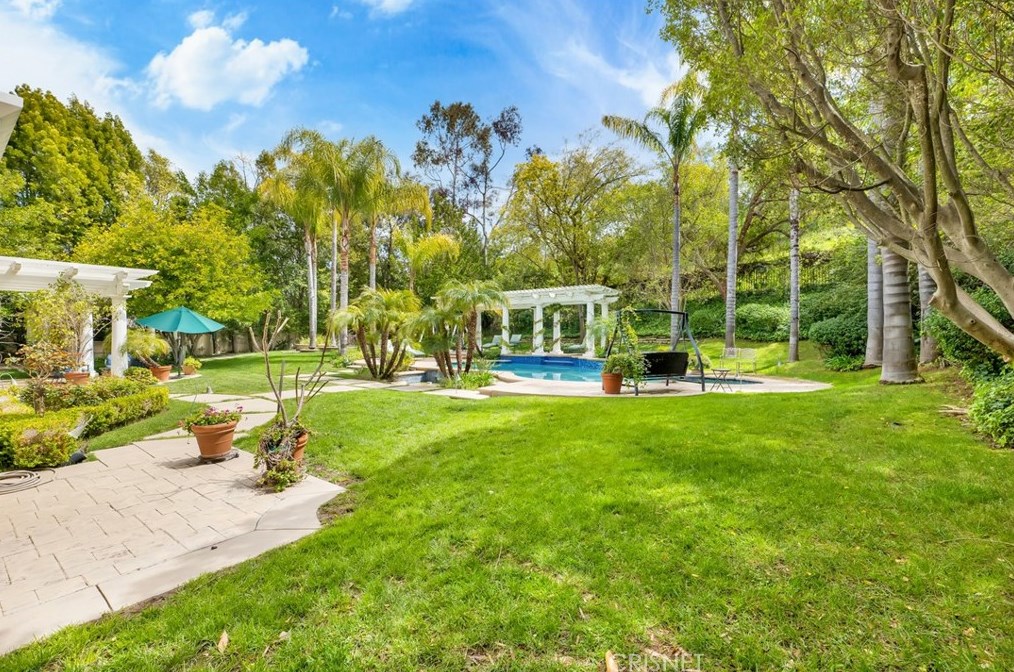 3719 Winford Dr, Los Angeles CA  91356-5810 exterior