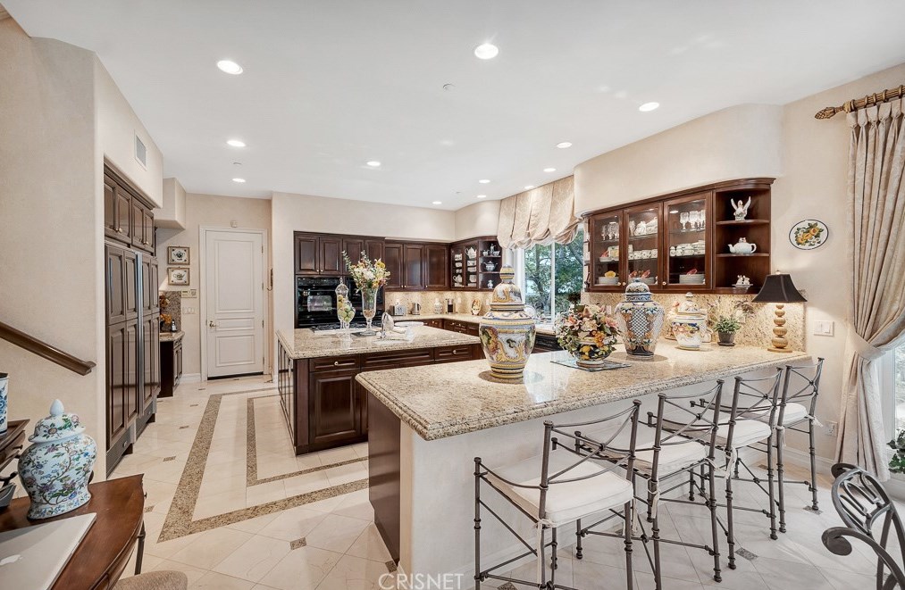 3719 Winford Dr, Los Angeles CA  91356-5810 exterior