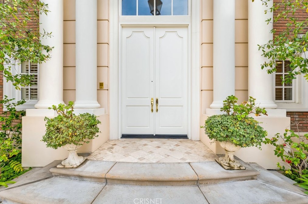 3719 Winford Dr, Los Angeles CA  91356-5810 exterior