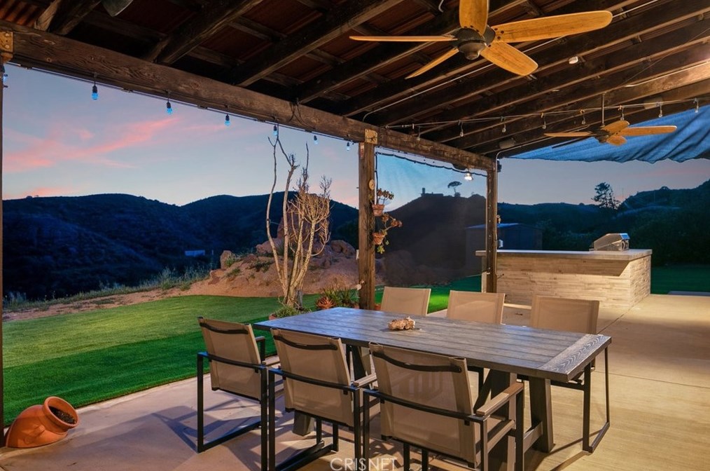 32194 Mulholland Hwy, Malibu CA  90265-2422 exterior