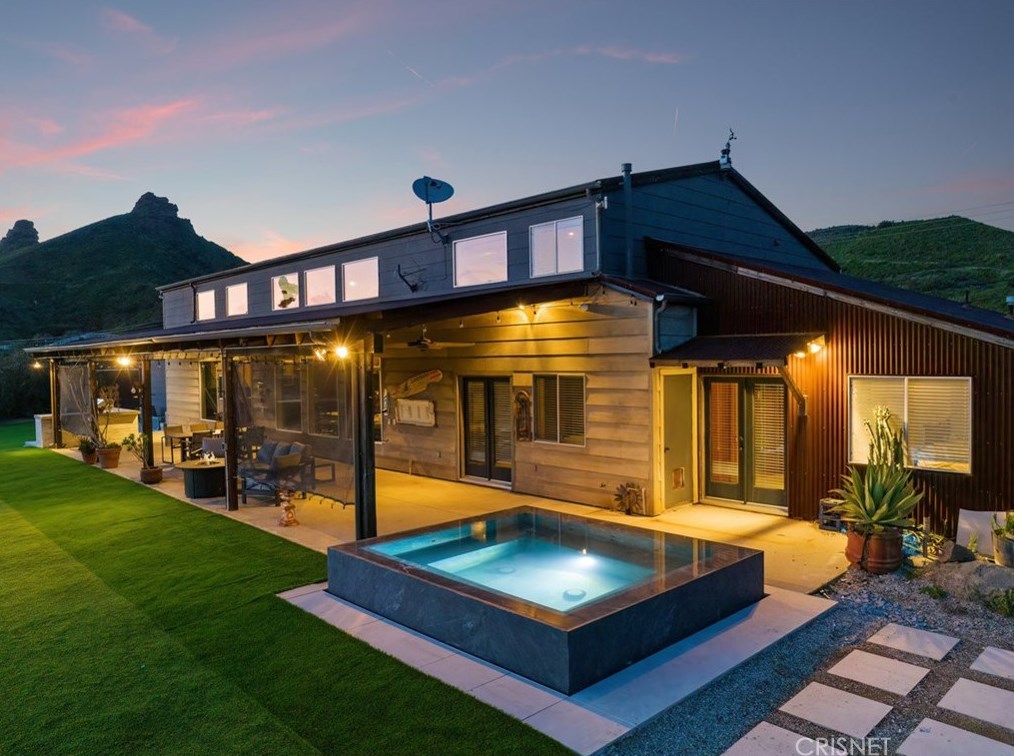 32194 Mulholland Hwy, Malibu CA  90265-2422 exterior