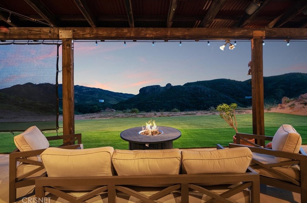 32194 Mulholland Hwy, Malibu CA  90265-2422 exterior