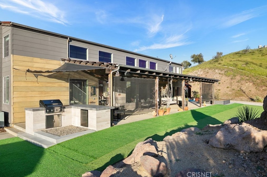 32194 Mulholland Hwy, Malibu CA  90265-2422 exterior