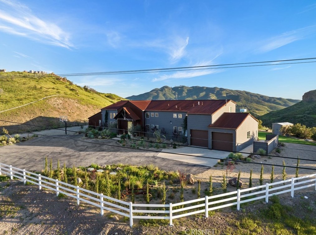 32194 Mulholland Hwy, Malibu CA  90265-2422 exterior