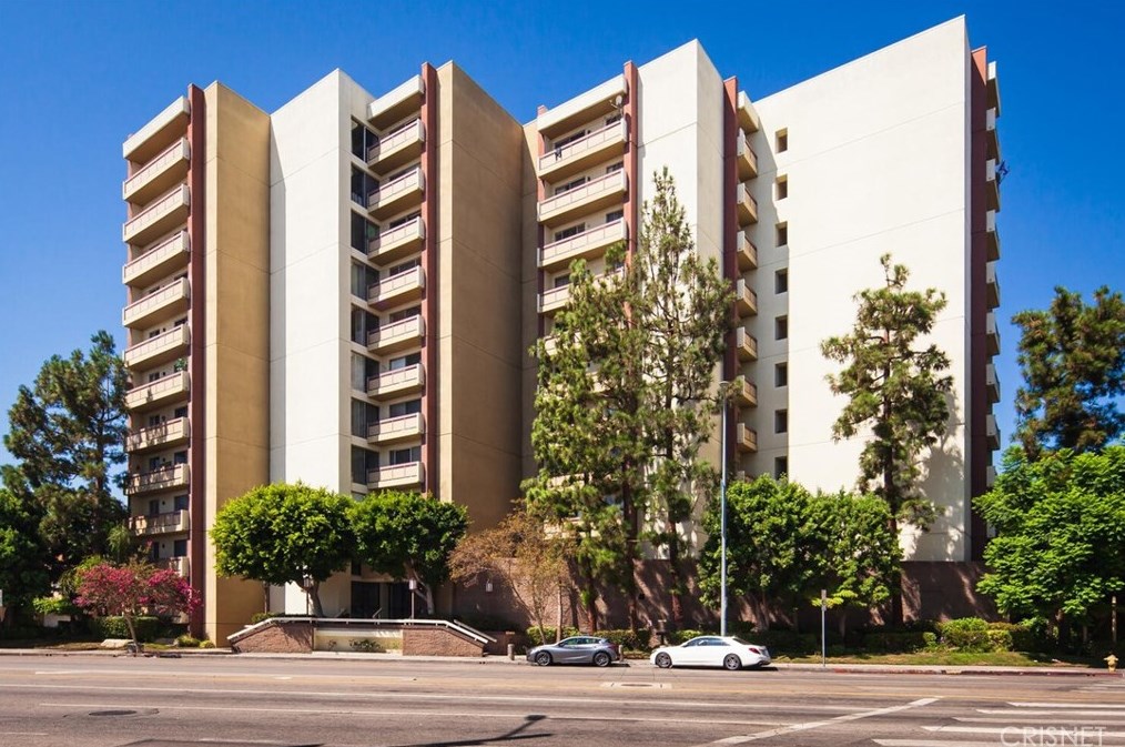 321 San Vicente Blvd, Los Angeles CA  90048-3359 exterior