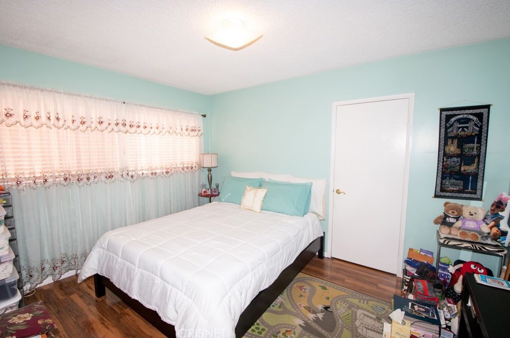 9885 Stanwin Ave, Los Angeles CA  91331-5304 exterior