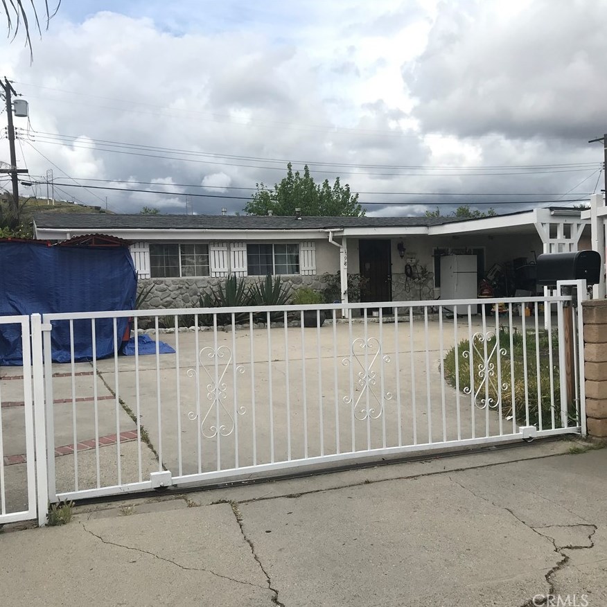 11918 Dronfield Ave, Los Angeles CA  91331-1033 exterior