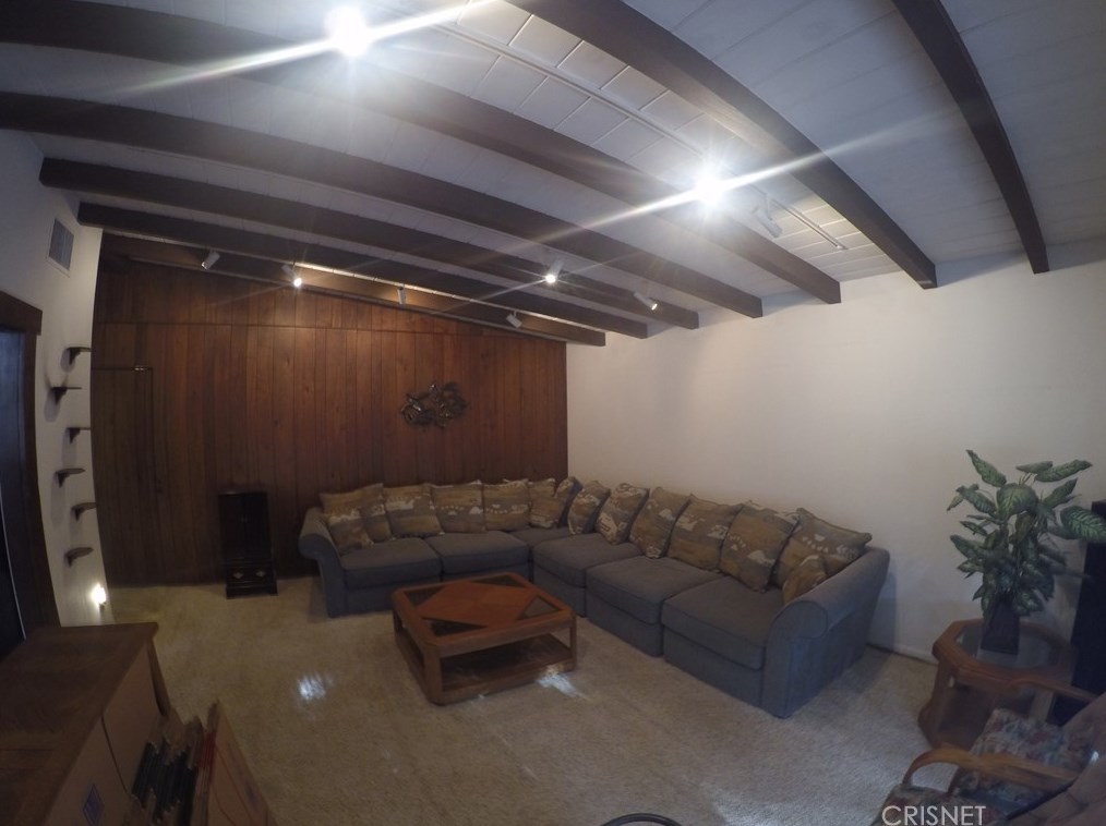 7467 Zelzah Ave, Los Angeles CA  91335-3222 exterior