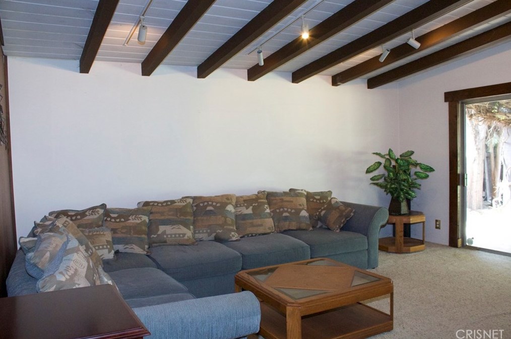 7467 Zelzah Ave, Los Angeles CA  91335-3222 exterior
