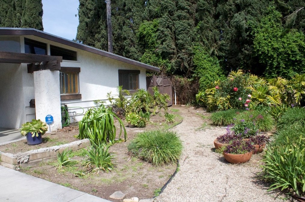 7467 Zelzah Ave, Los Angeles CA  91335-3222 exterior