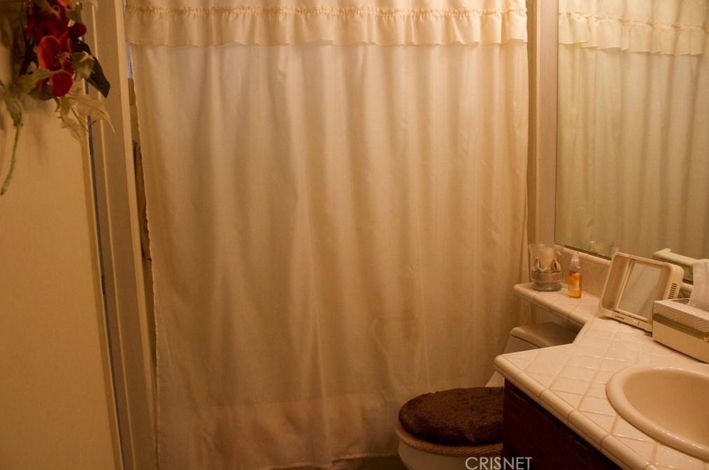 7467 Zelzah Ave, Los Angeles CA  91335-3222 exterior
