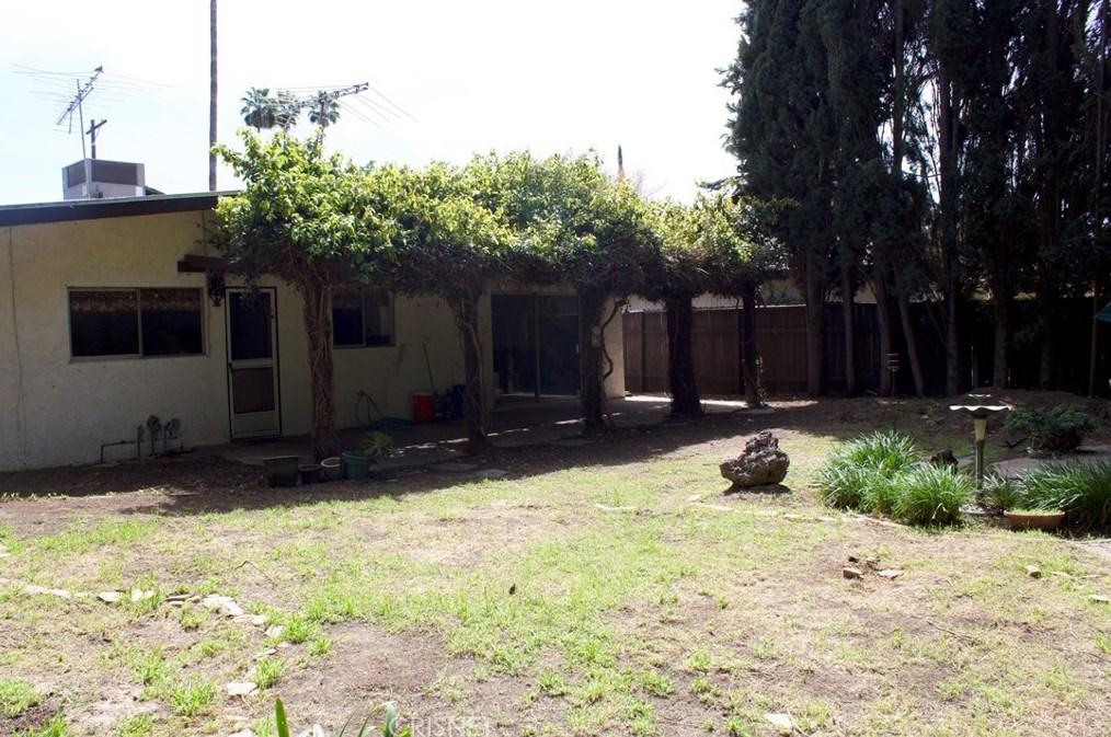 7467 Zelzah Ave, Los Angeles CA  91335-3222 exterior