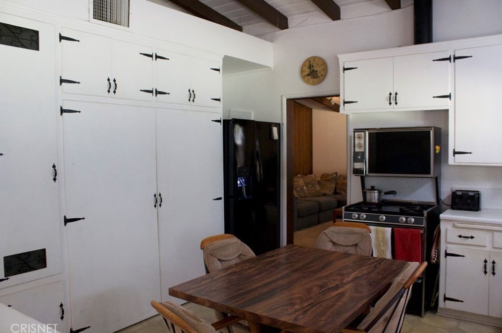 7467 Zelzah Ave, Los Angeles CA  91335-3222 exterior