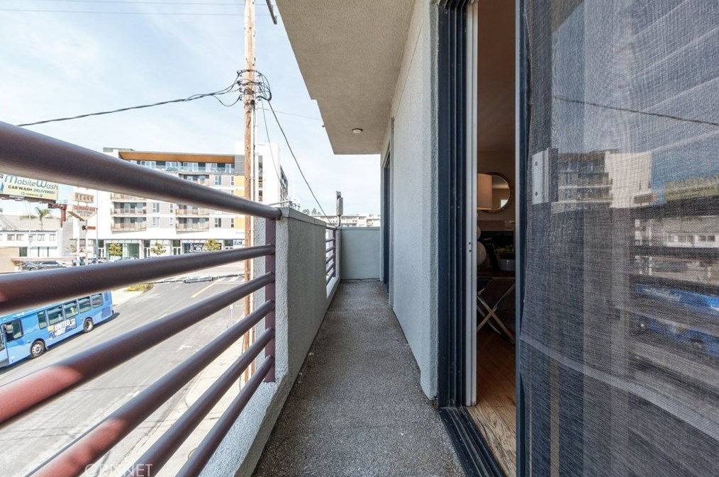 1216 Saltair Ave, Los Angeles CA  90025-1322 exterior