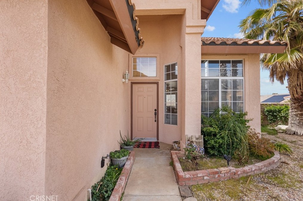 39909 Tesoro Ln, Palmdale CA  93551-4860 exterior
