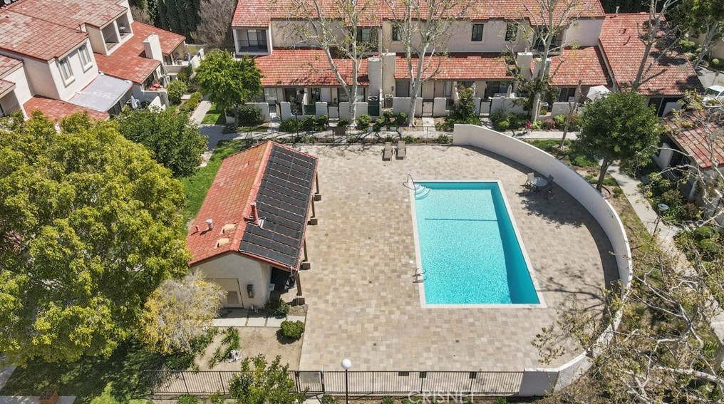 18230 Oxnard St, Los Angeles CA  91356-1747 exterior
