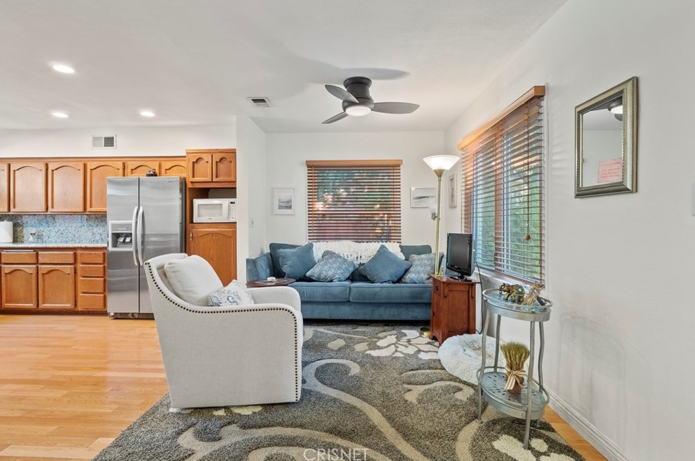 19128 Archwood St, Los Angeles CA  91335-5001 exterior