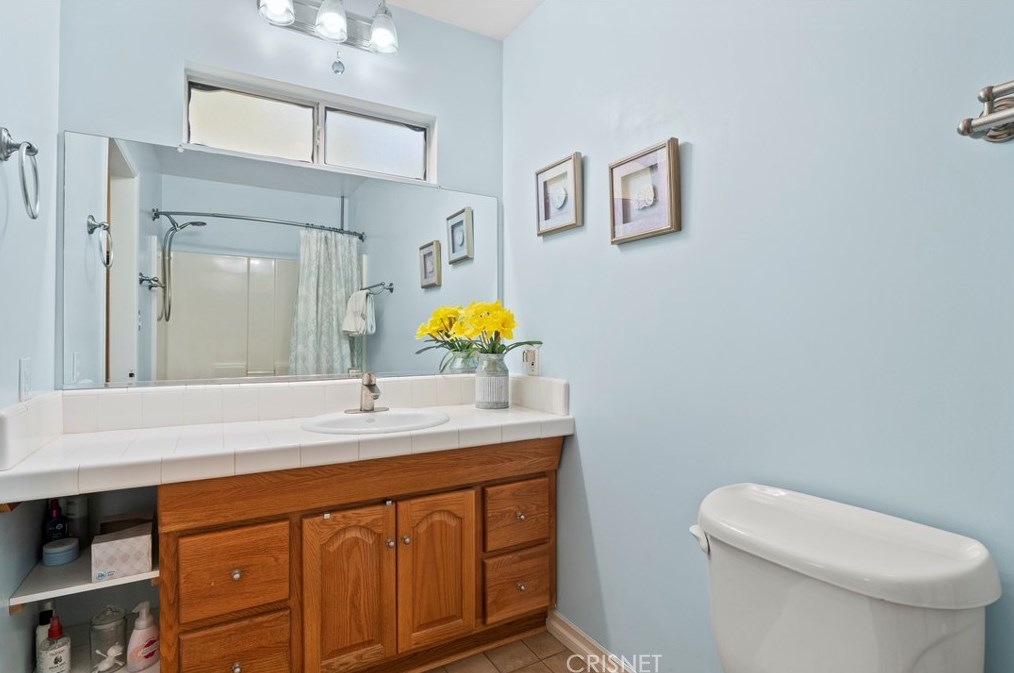 19128 Archwood St, Los Angeles CA  91335-5001 exterior
