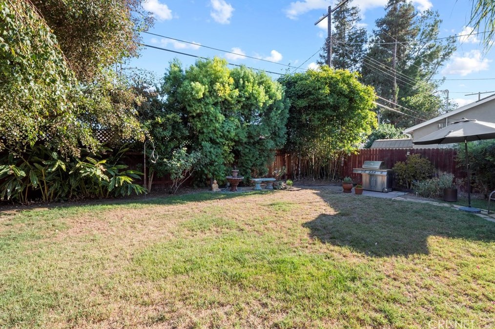 19128 Archwood St, Los Angeles CA  91335-5001 exterior