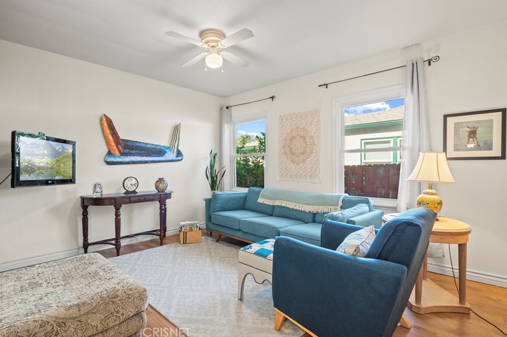 19128 Archwood St, Los Angeles CA  91335-5001 exterior