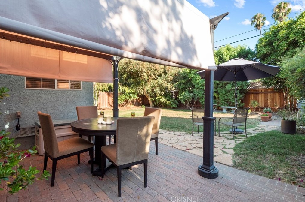 19128 Archwood St, Los Angeles CA  91335-5001 exterior