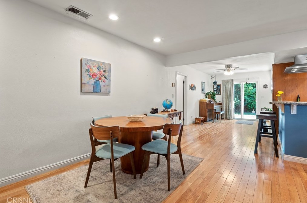 19128 Archwood St, Los Angeles CA  91335-5001 exterior