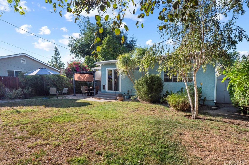 19128 Archwood St, Los Angeles CA  91335-5001 exterior