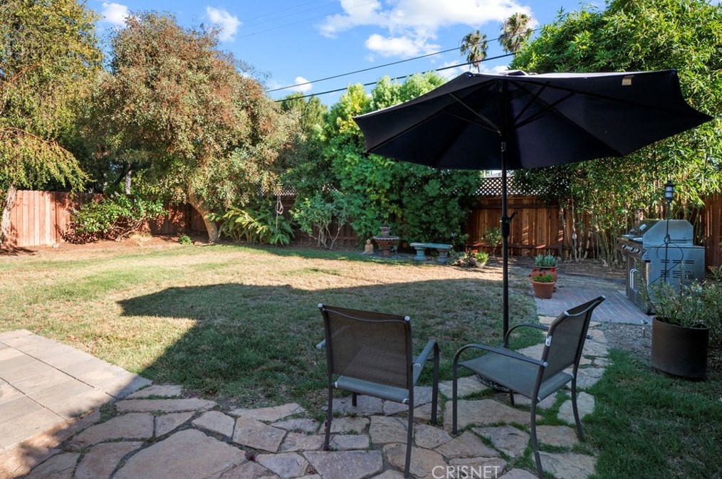 19128 Archwood St, Los Angeles CA  91335-5001 exterior