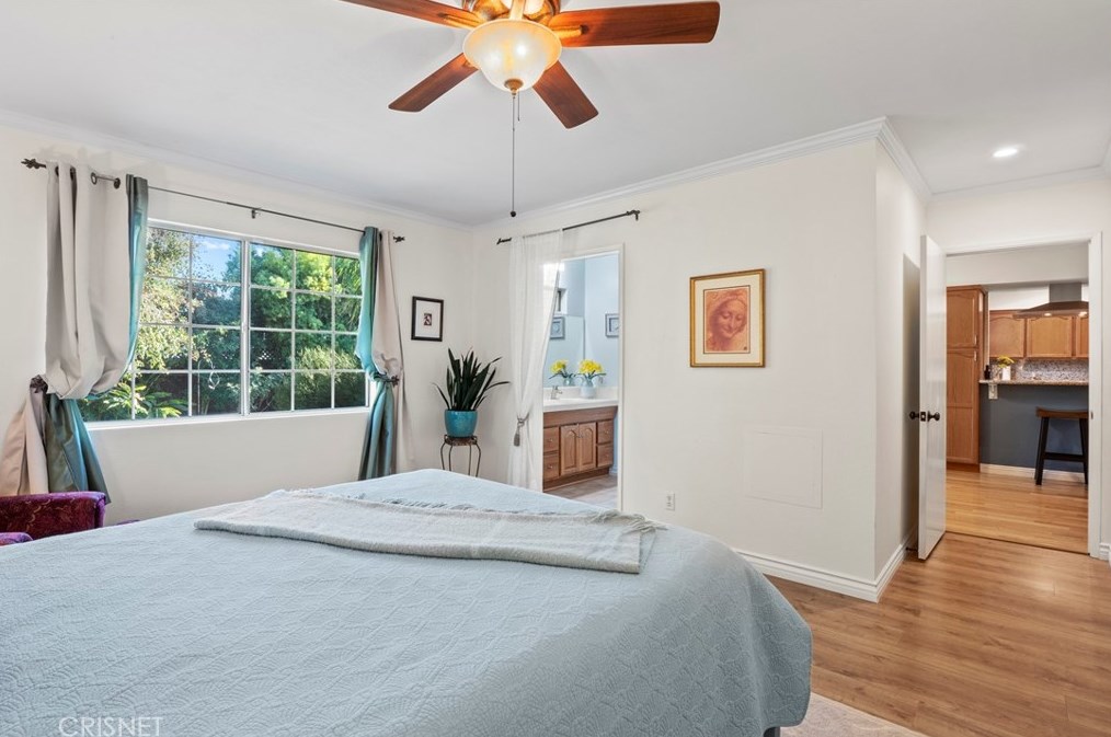 19128 Archwood St, Los Angeles CA  91335-5001 exterior
