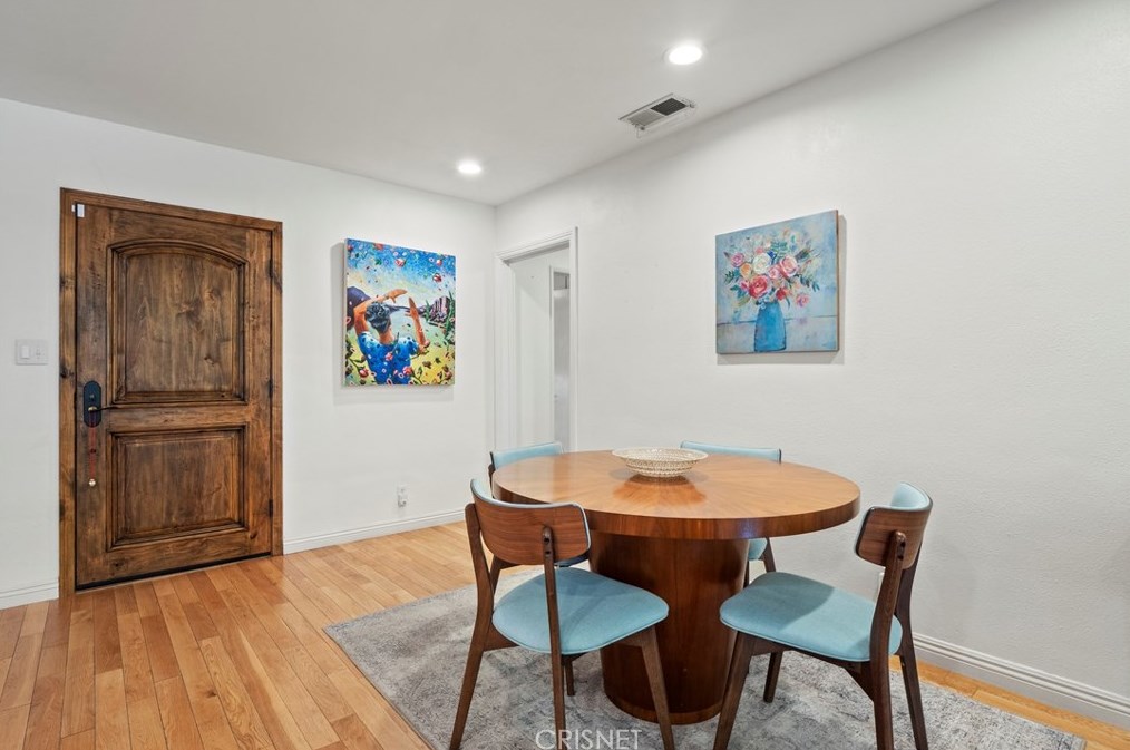 19128 Archwood St, Los Angeles CA  91335-5001 exterior