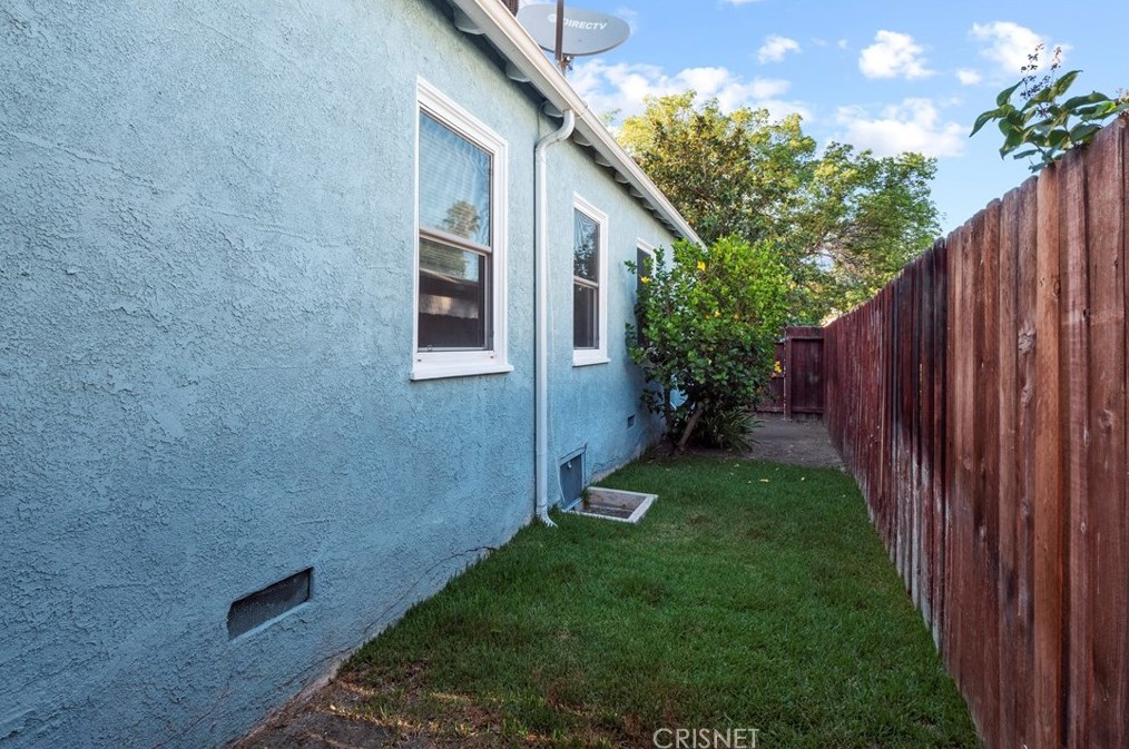 19128 Archwood St, Los Angeles CA  91335-5001 exterior