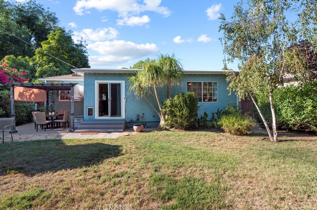 19128 Archwood St, Los Angeles CA  91335-5001 exterior