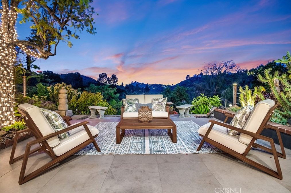10225 Scenario Ln, Los Angeles CA  90077-2411 exterior