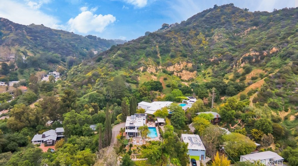 10225 Scenario Ln, Los Angeles CA  90077-2411 exterior