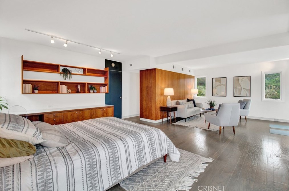 10225 Scenario Ln, Los Angeles CA  90077-2411 exterior