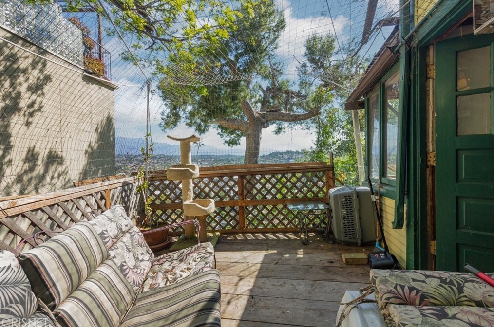 480 Crane Blvd, Los Angeles CA  90065-5053 exterior